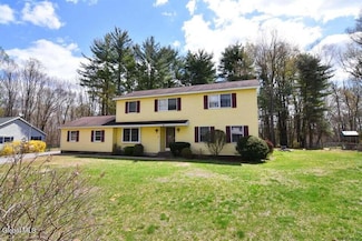 8 Raspberry Dr, Ballston Spa, NY 12020