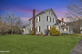 305 16th St, Honesdale, PA 18431