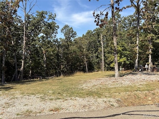 1033 Port Perry Dr, Perryville, MO 63775