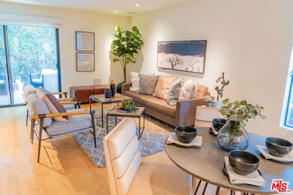 880 Hilldale Ave Unit 10, West Hollywood, CA 90069