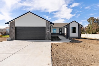 2825 N Rutland Ln, Augusta, KS 67010