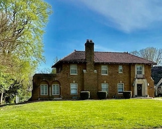 5 Maywood Dr, Danville, IL 61832