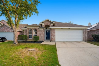 933 Paddington Dr E, Saginaw, TX 76131