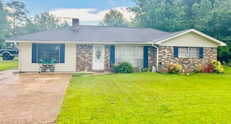 421 Woodward St, Amory, MS 38821