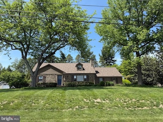 240 Hillendale Dr, Doylestown, PA 18901