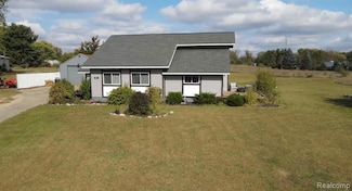 4380 Dale Dr, Highland, MI 48357