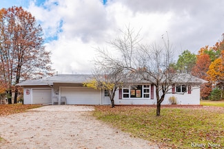 11026 W Sidney Rd, Gowen, MI 49326