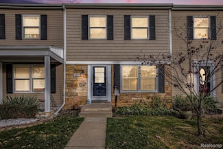902 Little Hill Ct, Rochester Hills, MI 48307