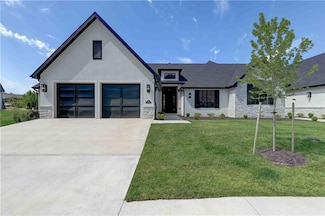 3912 W 85th St, Prairie Village, KS 66207