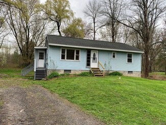 8921 Ash Ln, Bridgeport, NY 13030