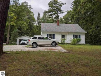 19 N Huron Rd, Au Gres, MI 48703