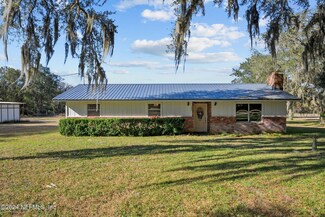 701 Walker Dr, Interlachen, FL 32148
