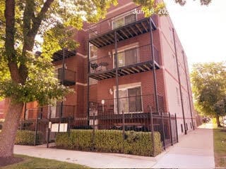 2651 E 74th St Unit 201, Chicago, IL 60649
