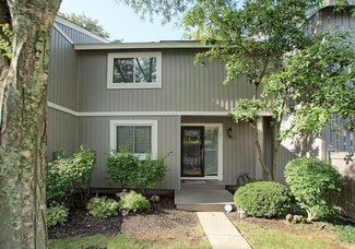 141 Twin Lakes Dr, Fairfield, OH 45014