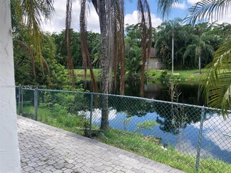 801 Mockingbird Ln, Plantation, FL 33324