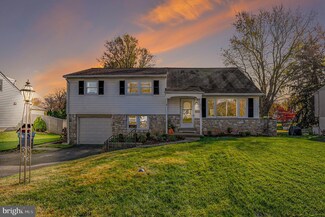 220 Woodlawn Dr, Lansdale, PA 19446