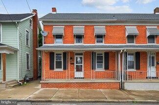 19 S Water St, Spring Grove, PA 17362