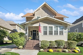418 Ridgewood Ave, Glen Ellyn, IL 60137
