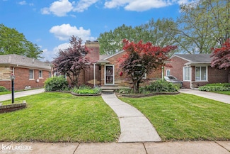 22400 Red Maple Ln, Saint Clair Shores, MI 48080