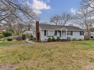 1 Lucerne Dr, Yarmouth Port, MA 02675