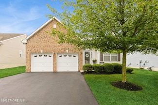 10 Inkberry Ln, Howell, NJ 07731