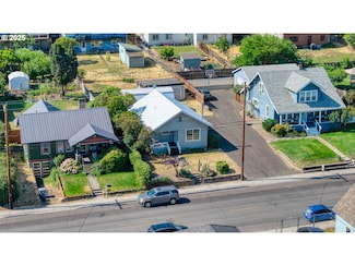 1302 E 10th St, the Dalles, OR 97058