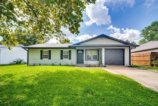818 N Hughes St, Howe, TX 75459