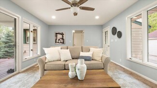6140 Hawthorne Rd, Mound, MN 55364