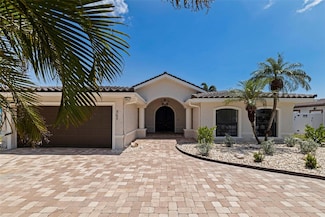 565 Crystal Dr, Madeira Beach, FL 33708