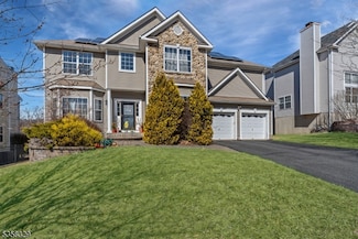 692 Skyline Dr, Lake Hopatcong, NJ 07849