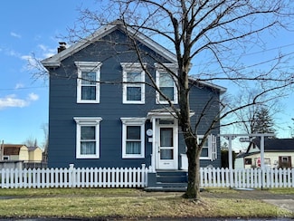 7 N Vernon St, Athens, NY 12015