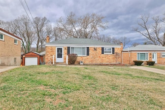 829 Woodyhill Dr, Cincinnati, OH 45238