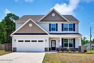 121 Permeta Dr, Sneads Ferry, NC 28460