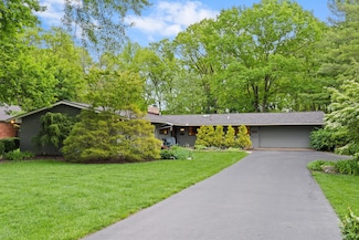 3868 Hillview Dr, Columbus, OH 43220