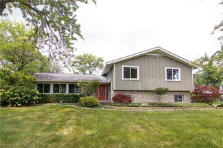 6226 Green Leaves Rd, Indianapolis, IN 46220