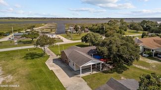 428 Bayview Dr, Harkers Island, NC 28531