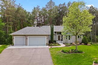 2841 Carver Park Cir, Woodbury, MN 55125
