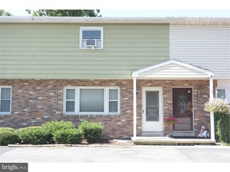 82 Canal St, Leesport, PA 19533