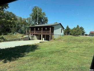 7003 River Rd, Iuka, IL 62849