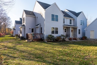 18 Folkstone Rd Unit B, Broad Brook, CT 06016