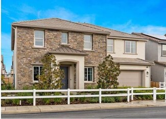 2266 N Mcarthur Ave, Fresno, CA 93727