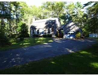 48 Pierce St, Rochester, MA 02770