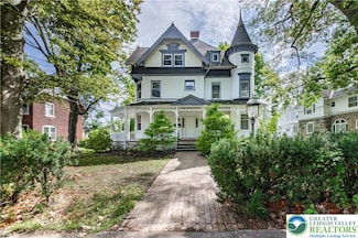 540 4th St, Catasauqua, PA 18032