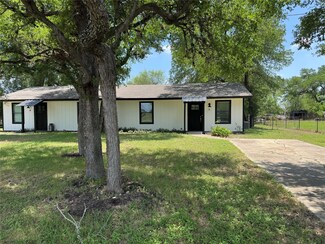 1558 Lovers Ln, Lockhart, TX 78644