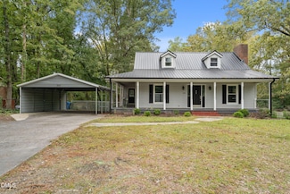 804 W Scotsdale Rd, Laurinburg, NC 28352