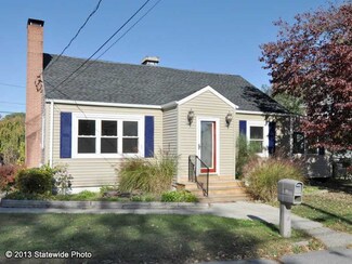 73 Pontiac St, Warwick, RI 02886