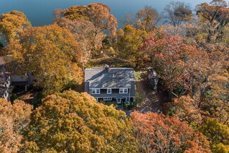 9 Fells Rd, Falmouth, MA 02540