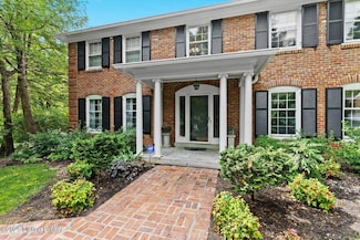 5612 Apache Rd, Louisville, KY 40207