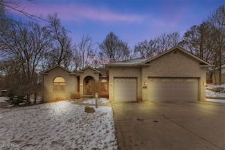 2205 Garfield St, Ravenna, OH 44266