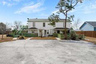 1401 E Alamito St, Rockport, TX 78382